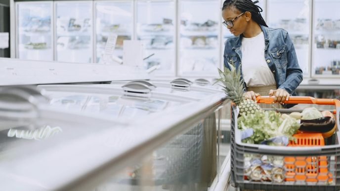 Conflit au Moyen-Orient : pourquoi les Français recommencent à stocker de la nourriture