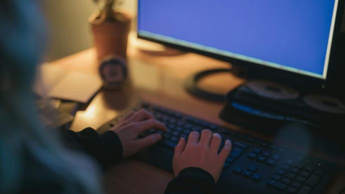 Identités, adresses, historiques d’achats : des millions de données françaises auraient fuité