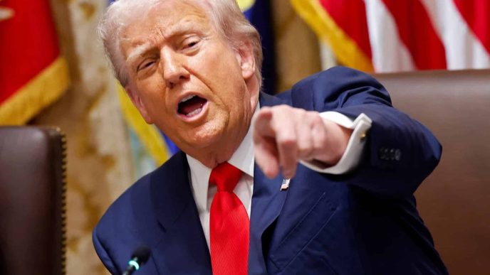 Attaque contre l'Iran : Jeffrey Sachs accuse Trump d'avoir trahi toutes ses promesses de désengagement