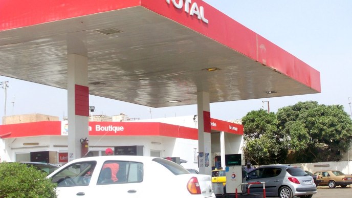 À 2,97 euros le litre, la France rurale paie le prix de l'abandon politique