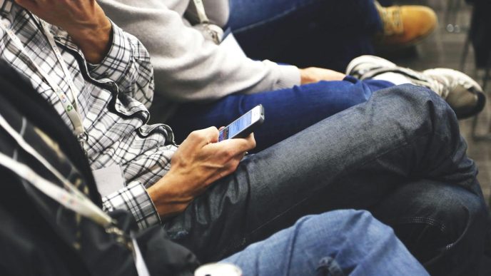 Sous prétexte de protéger les mineurs, la France prépare un système de vérification d’âge généralisé