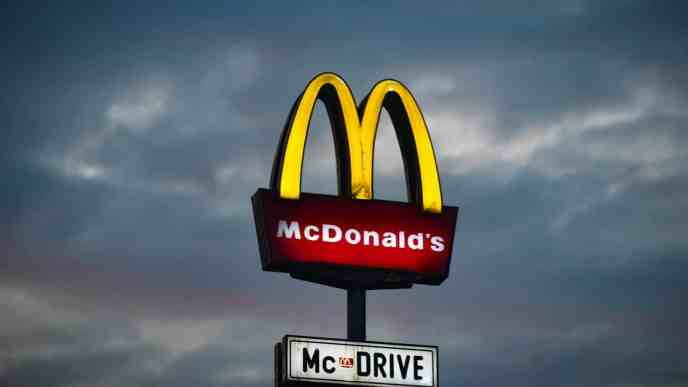McDonald’s plonge en Bourse : le géant du fast-food inquiète Wall Street