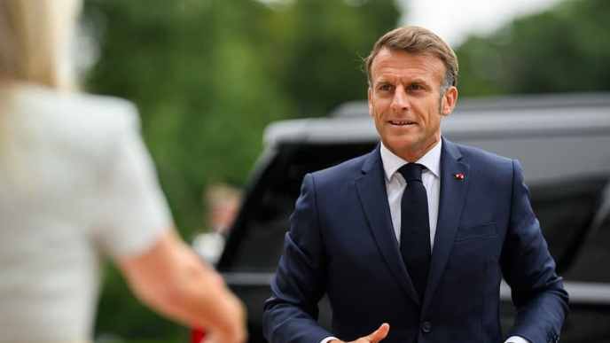Macron, « le canard qui court encore après qu’on lui a coupé la tête »