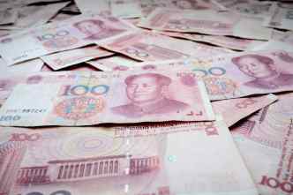100 Chinese yuan banknotes