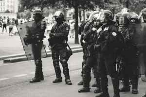 Lycéens mutilés : jusqu’où peut aller le maintien de l’ordre ?